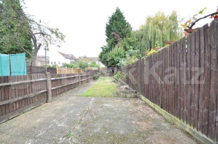 			NEW INSTRUCTION, 3 Bedroom, 1 bath, 1 reception Apartment			 Merton Road, Wimbledon 